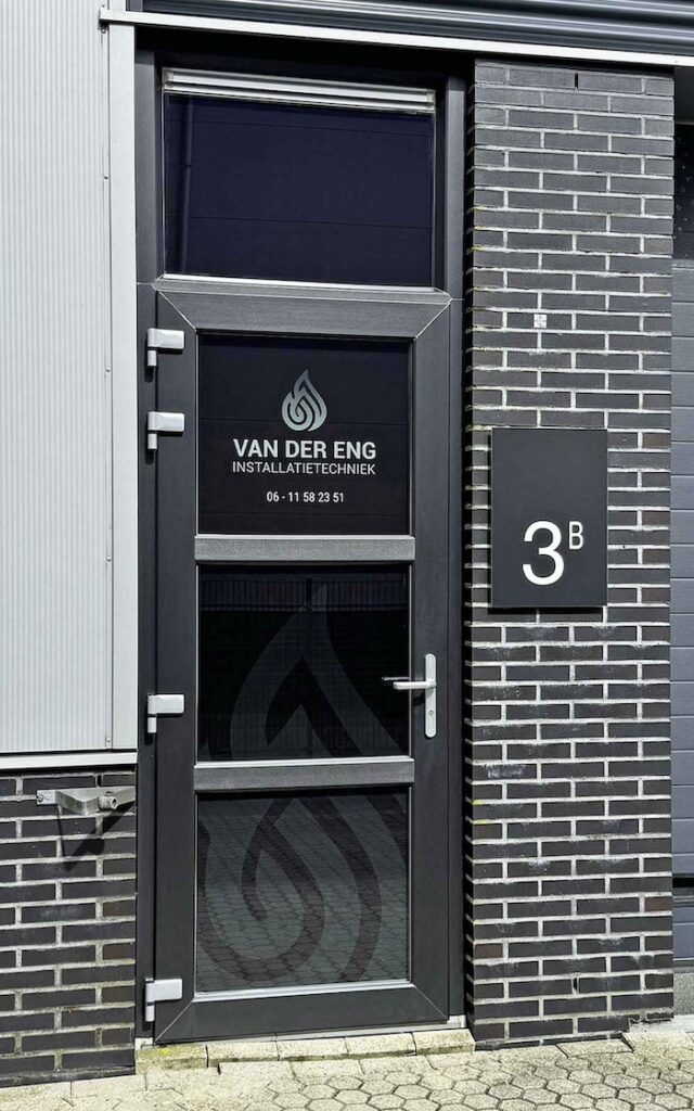 Raambelettering voor winkelpand