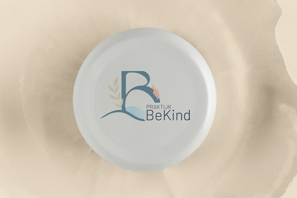 Minimalistische huisstijl met zachte neutrale tinten